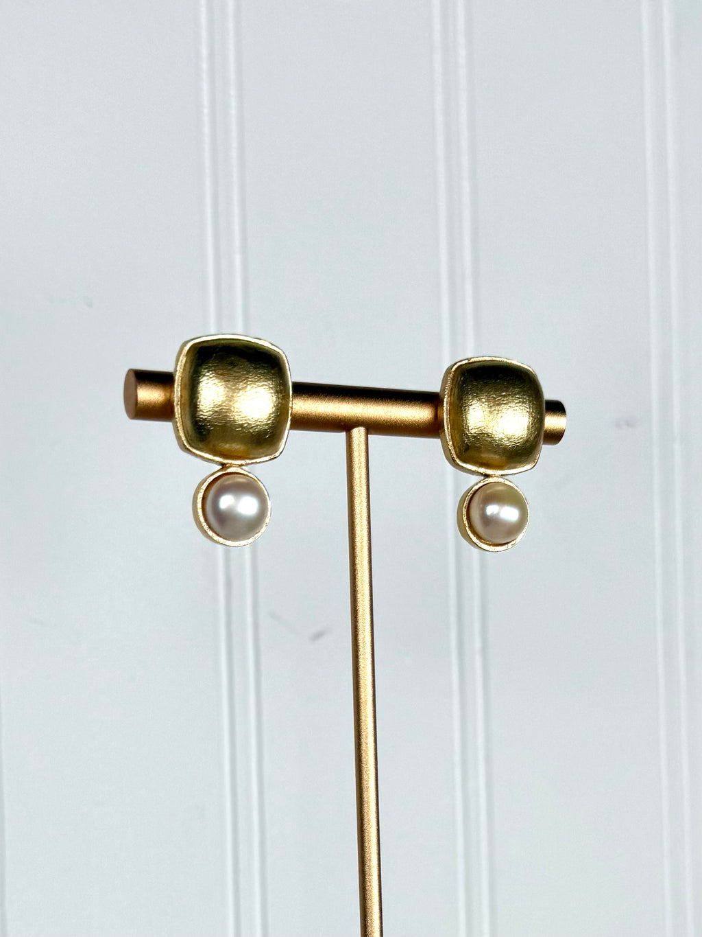 Jennifer Gold/Pearl Earrings